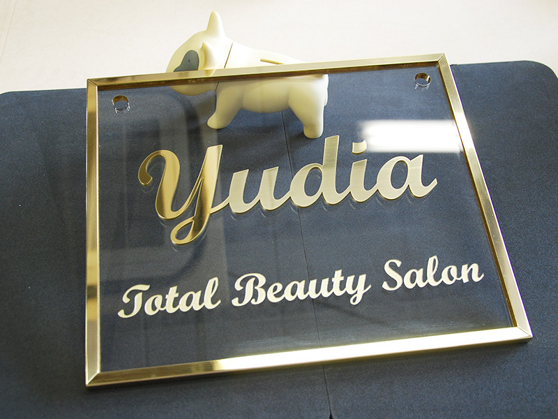 オシャレな真鍮・アクリル看板 | 加工品ギャラリー【マルチカット加工